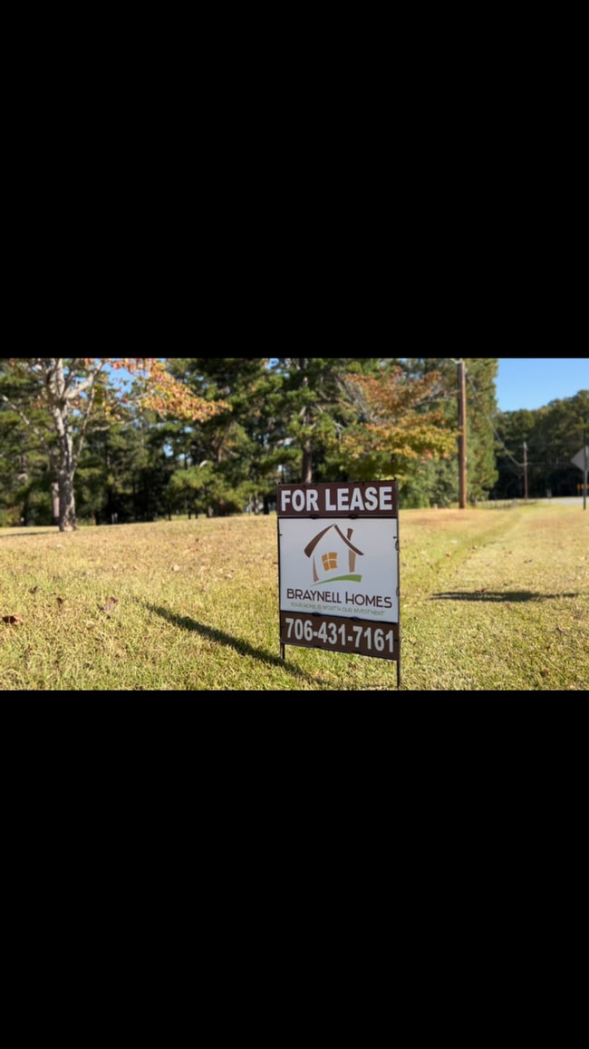 Building Photo - Milledgeville DUPLEX