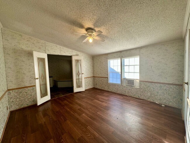 Building Photo - 746 Point
