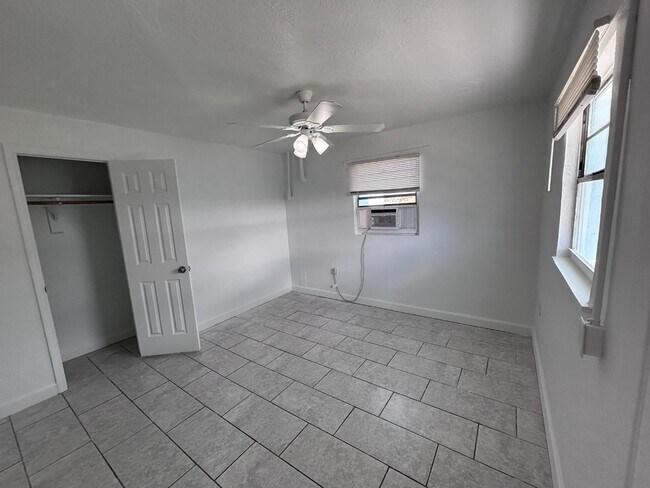 Building Photo - 2131 Washington St NE