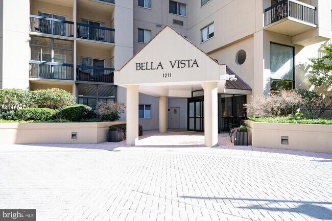 Building Photo - 1211 S Eads St