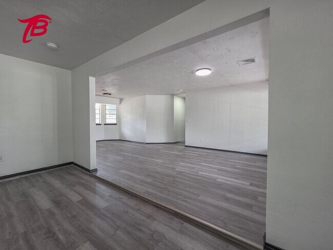 Building Photo - Charming 4-Bedroom Home with Spacious Yard