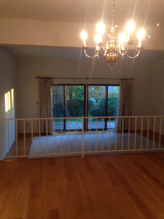 Primary Photo - 160 Mead Ave