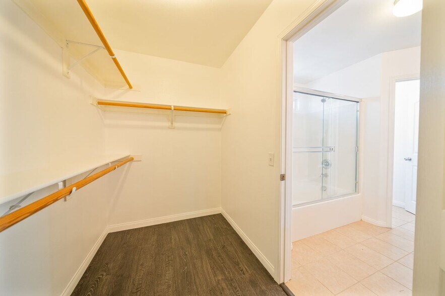 Building Photo - 3072 Parkway Cir