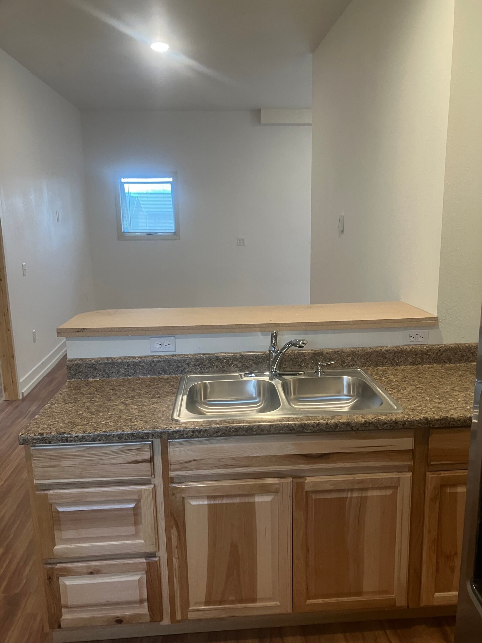 Building Photo - 2520 Hillview Pl