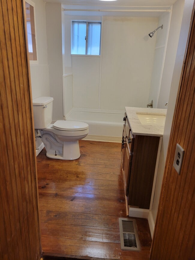 Building Photo - 895 W Schmitt Rd