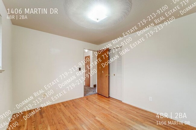Building Photo - 1406 Martin Dr