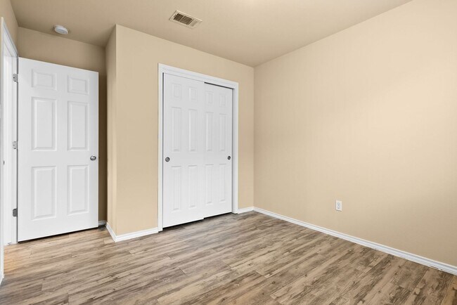Building Photo - 417 Emerald Ridge Dr