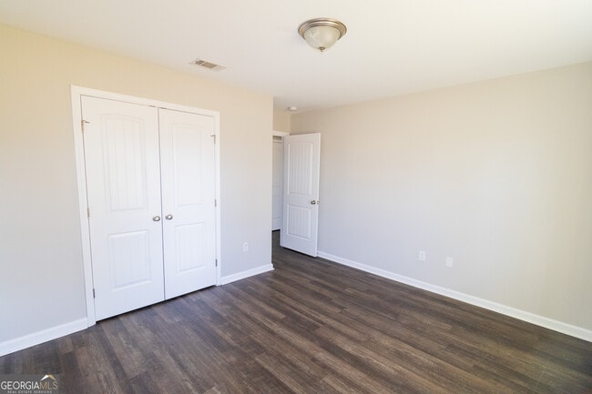 Building Photo - 218 Evans Ter