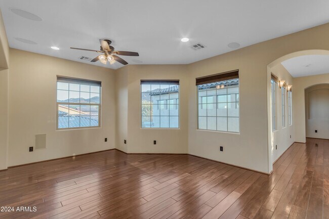 Building Photo - 2322 E Samantha Way
