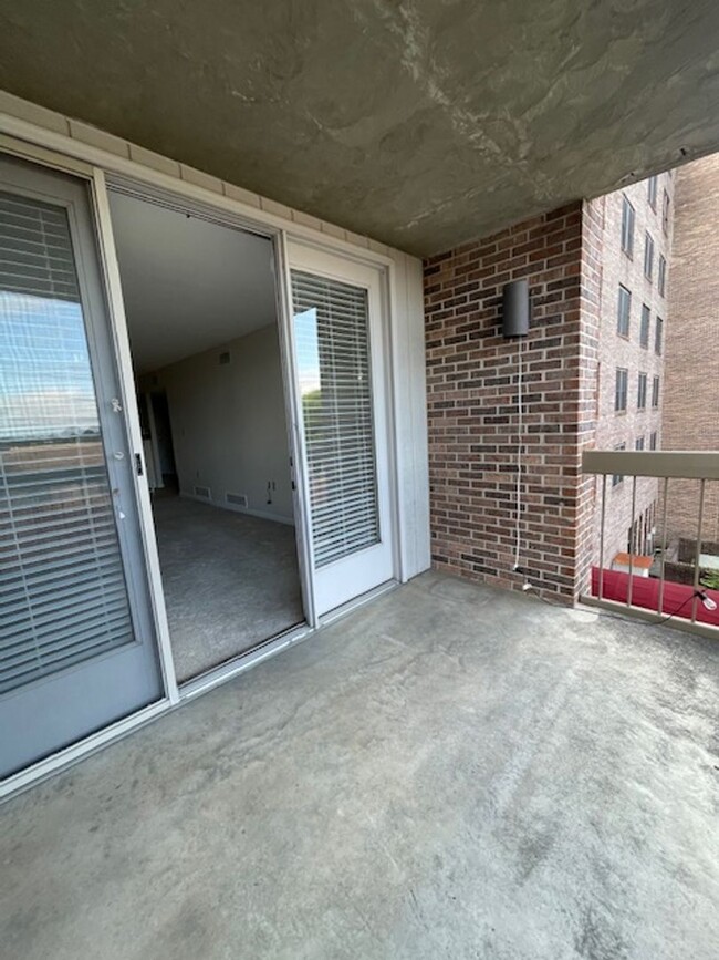 Building Photo - City of Maryville 37801 - 2 bedroom, 2 bat...