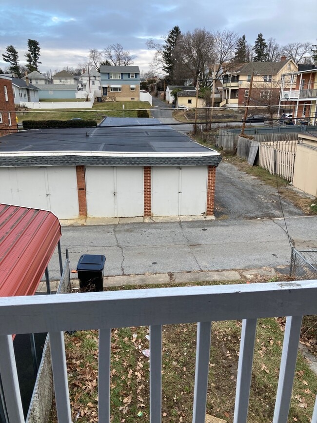 Building Photo - 2526 Derry St