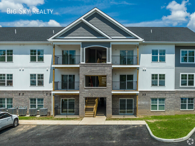 Building Photo - The Everett Apartments