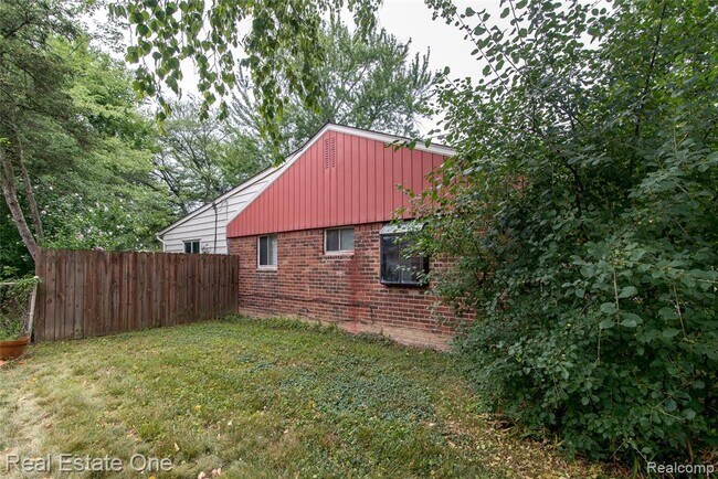 Building Photo - 28051 Stuart Ave