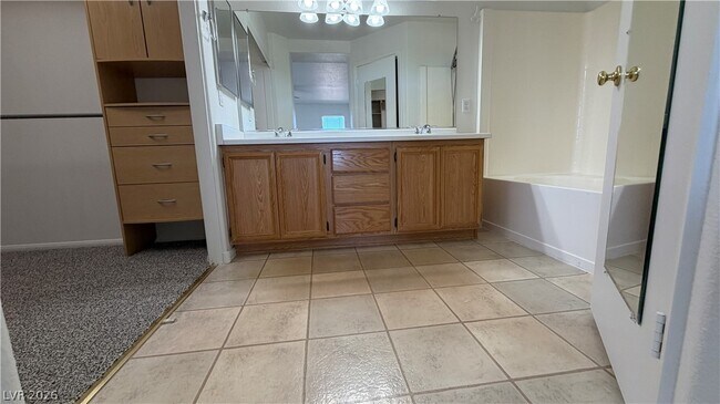 Building Photo - 2424 Predera Ave
