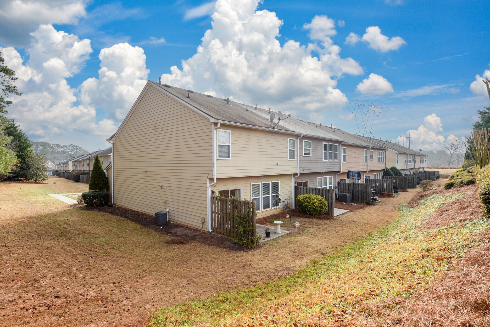 Building Photo - 1670 Granville Ct