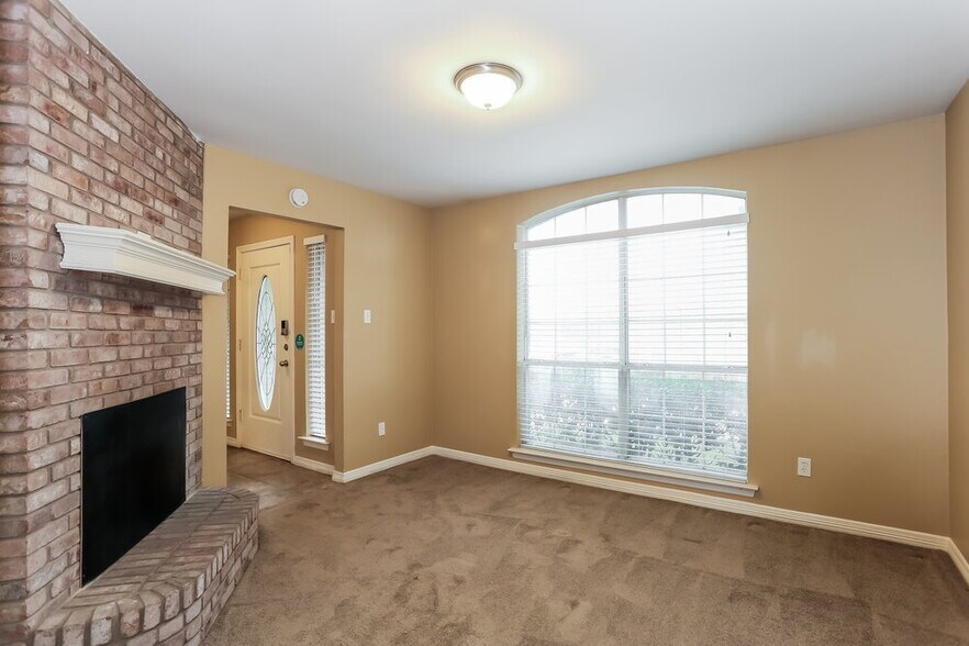 Building Photo - 700 Havencrest Dr