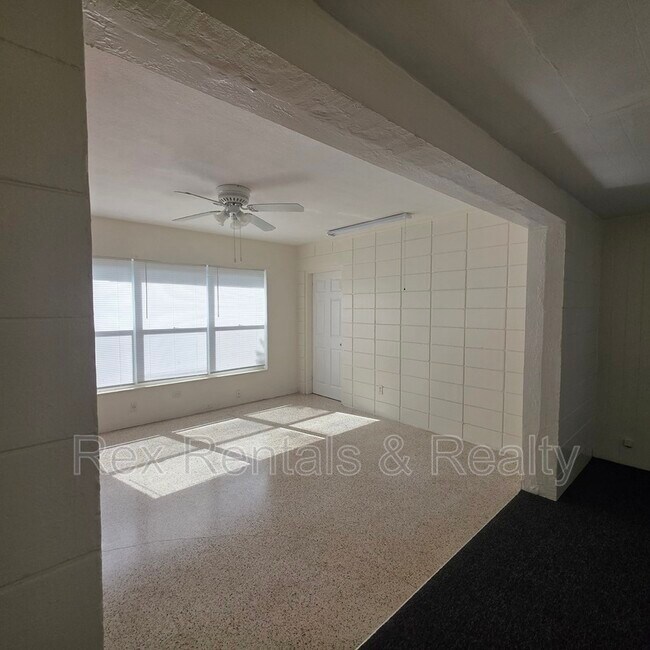 Building Photo - 4127 2nd Ave S