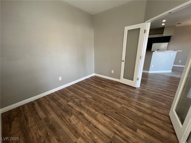 Building Photo - 5415 W Harmon Ave
