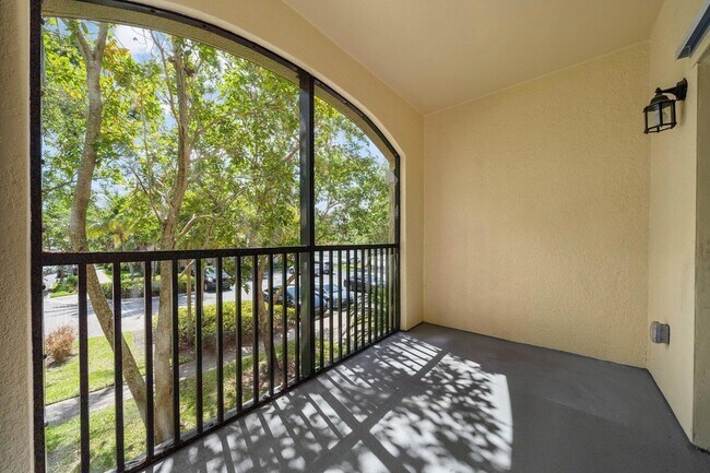Building Photo - 3020 Alcazar Pl