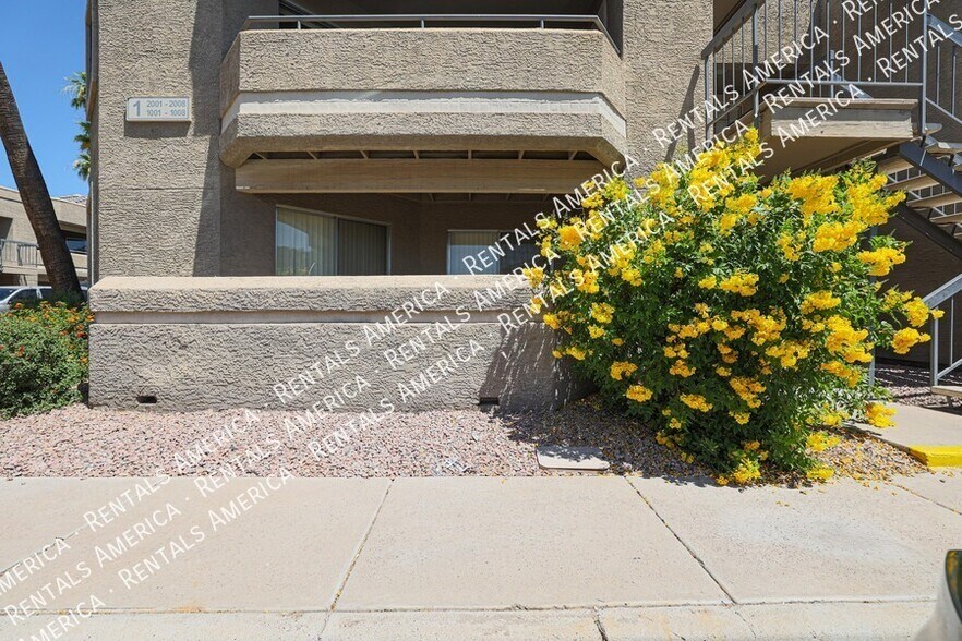 Building Photo - 1720 E Thunderbird Rd