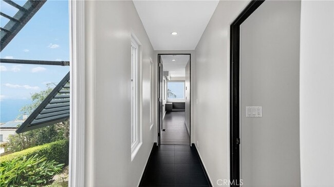 Building Photo - 855 Santa Ana St