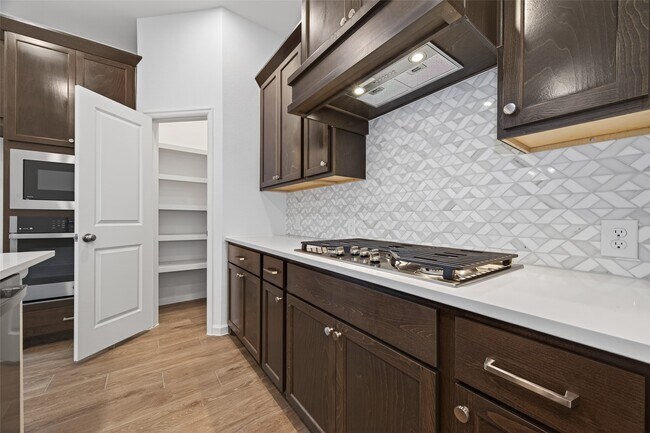 Building Photo - 5015 Bowen Pr Dr