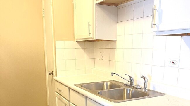 Building Photo - 1035 Higgins Quarters Dr