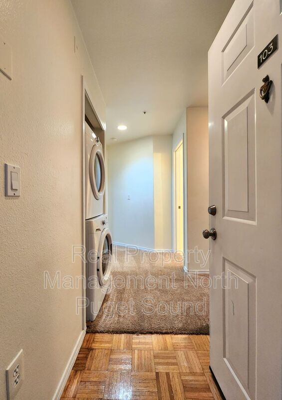 Building Photo - 9727 18th Ave W