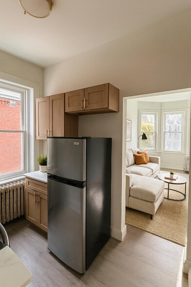 Building Photo - 4733 Cedar Ave