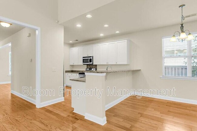 Building Photo - 2649 Lohr Dr