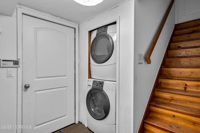 Building Photo - 913 N Ocean Ave