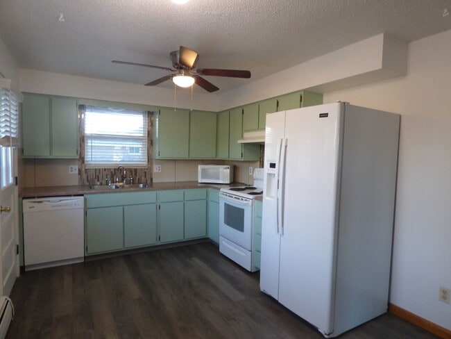 Building Photo - Cozy Duplex in North Longmont