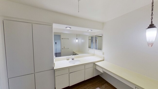 Building Photo - **MOVE-IN SPECIAL** 4 Bedroom , 2.5 Bathro...