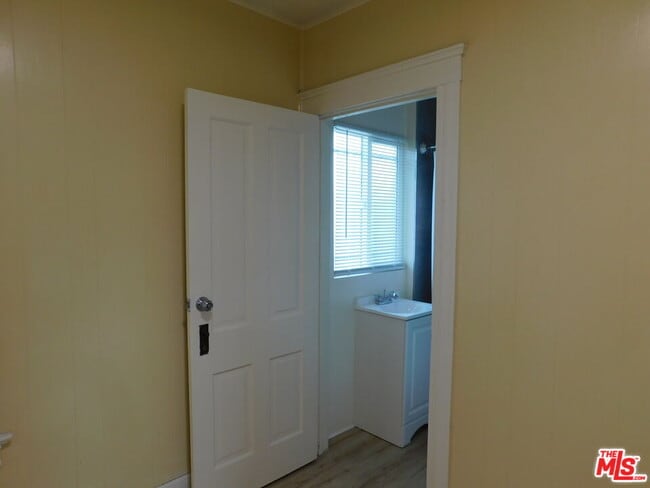 Building Photo - 616 W 58th St