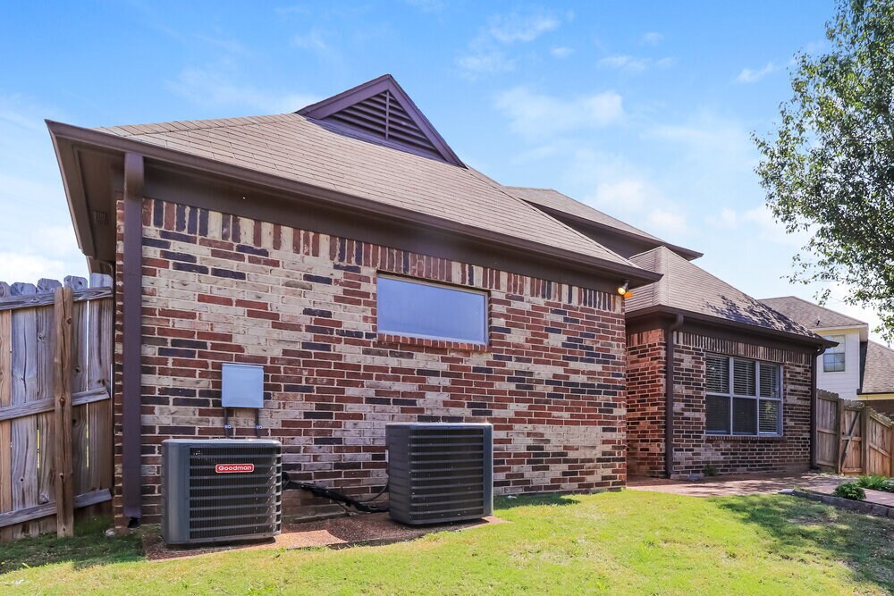 Building Photo - 110 Birch Springs Dr