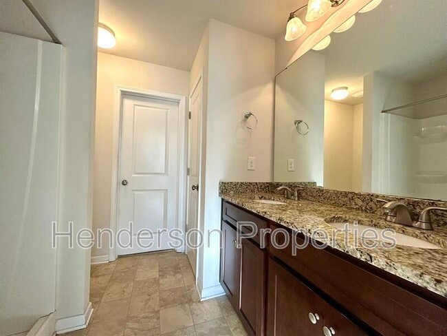 Building Photo - 303 Village Creek Way