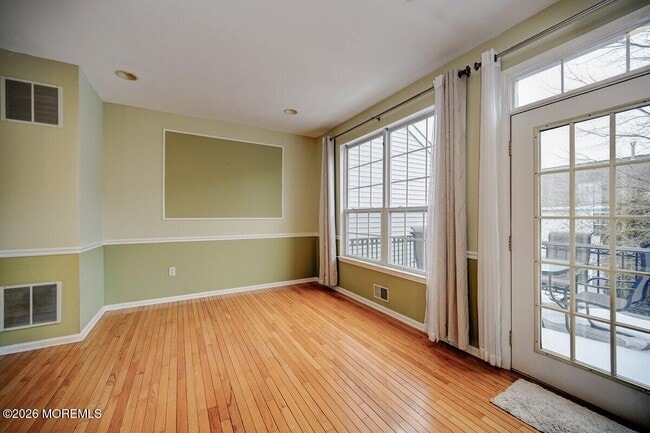 Building Photo - 319 Bernard Dr