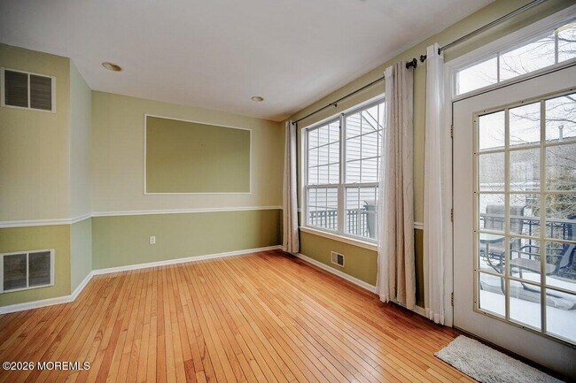 Building Photo - 319 Bernard Dr