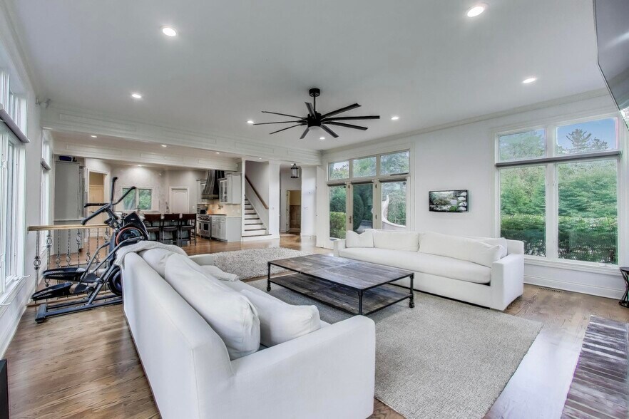 Building Photo - 23W711 Hobson Rd