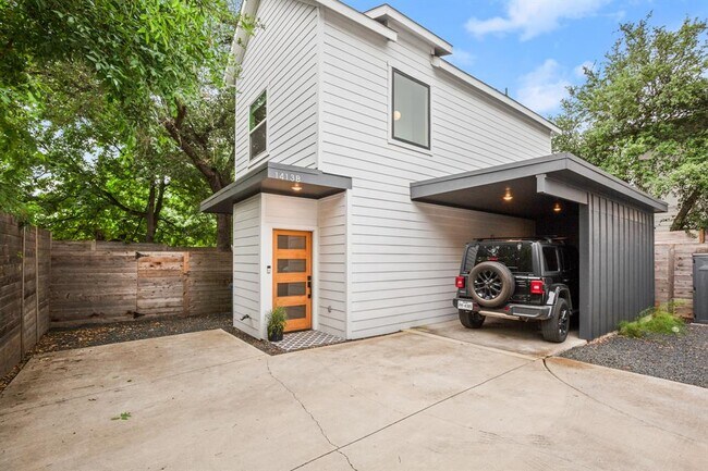 Primary Photo - 1413 Montopolis Dr