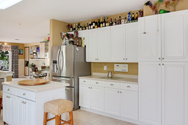 Building Photo - 2070 Chagall Cir