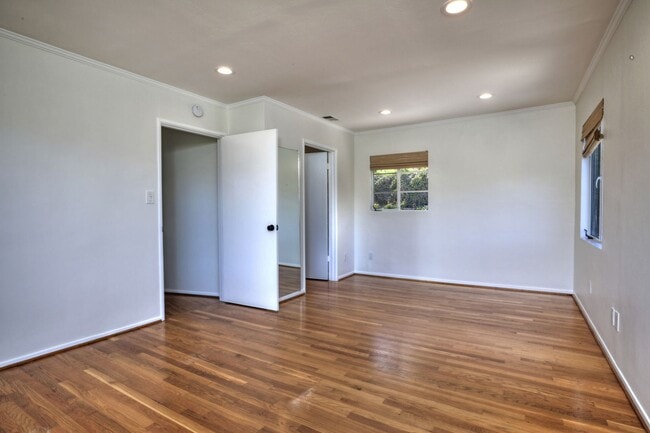 Building Photo - Peaceful Hope Ranch Living