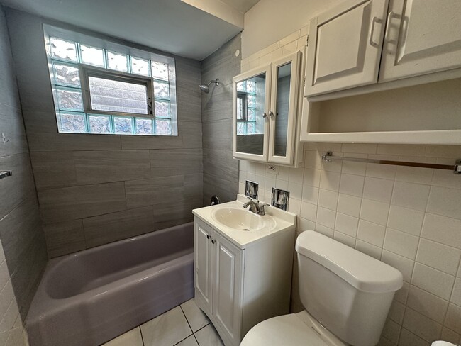 Building Photo - 7400 N Harlem Ave