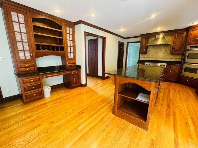 Building Photo - 3516 S Ashwood Dr
