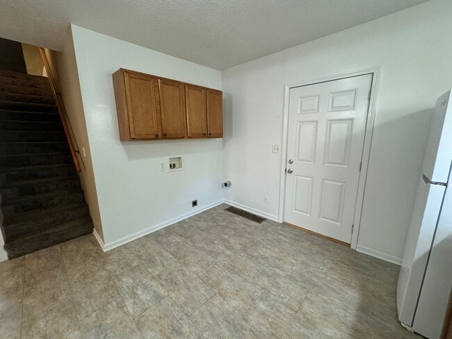 Building Photo - 4 Bedroom Rental - Ready December