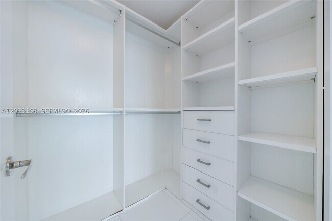 Building Photo - 900 Biscayne Blvd