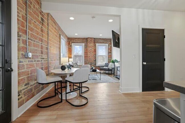 Building Photo - 383 Wilson Ave