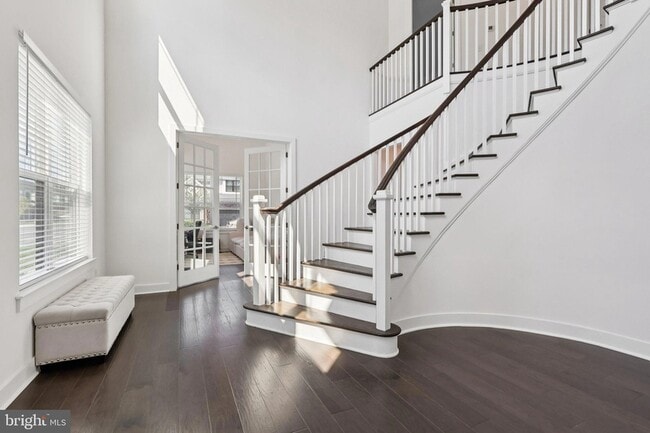 Building Photo - 2 Dogleg Ln