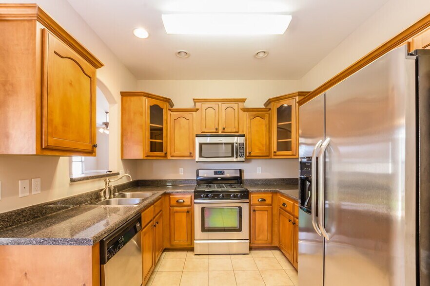 Building Photo - 450 Garden Springs Dr