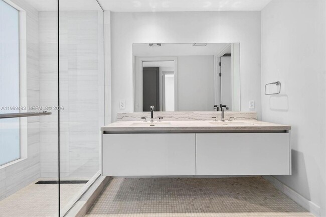 Building Photo - 700 NE 26th Terrace